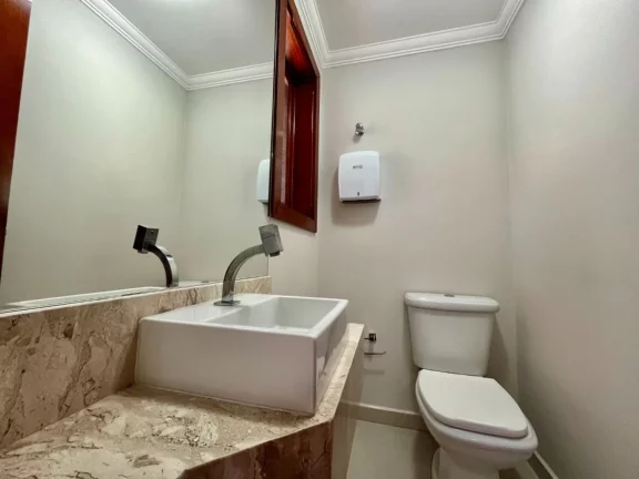 Imagem Casa de Luxo na Riviera de São Lourenço Módulo 26: 3 Quartos, 1 Suíte, Varanda Gourmet, Piscina e Muito Mais!