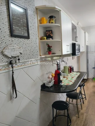 Imagem Aconchegante apartamento com excelente projeto de iluminação e rico em armários. O living para do...