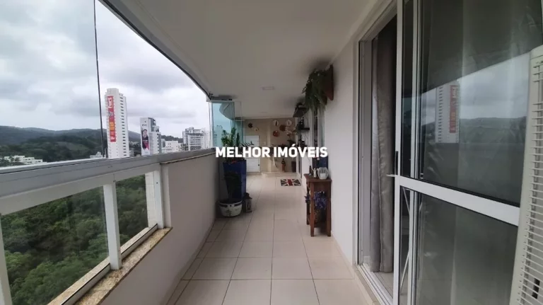 Imagem Apartamento Mobiliado à Venda com 02 Dormitórios sendo 01 Suíte, Sacada com Churrasqueira Localizado na Quadra Mar em Balneário Camboriú - SC