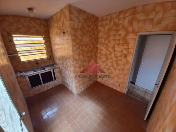 Imagem Otima casa no centro de São Gonçalo com varanda,Sala 02 quartos bamheiro,cozinha e area de serviço,vaga de garagem,proximo a todo comércio do centro d