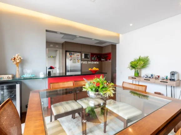 Imagem Imperdível oportunidade! Apartamento de 3 quartos com suíte, sala ampla e 3 vagas na garagem em Moema, SP. Confira!