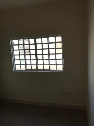Imagem Casa sozinha no terreno na região norte de Londrina com 3 quartos, área gourmet, 2 vagas de garagem e excelente localização