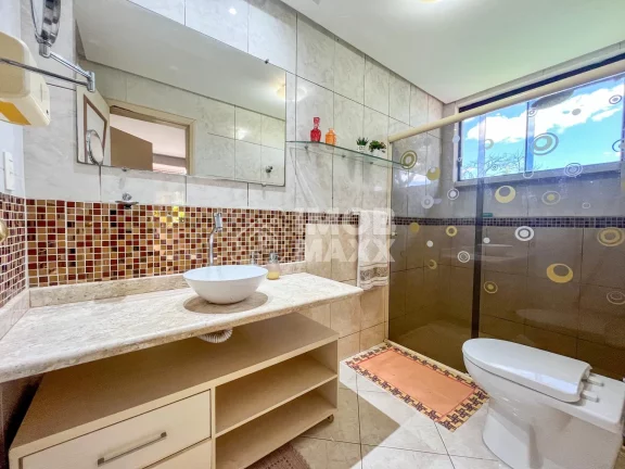 Imagem Excelente casa no Jardim Botânico, Brasília: 400m², 4 dormitórios, 4 suítes, 5 banheiros. Venda por R$ 1.350.000. Agende uma visita!