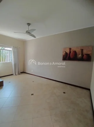 Imagem Casa com 3 Suítes confortáveis com armários embutidos e uma das suites tem banheira;
2 Salas de e...