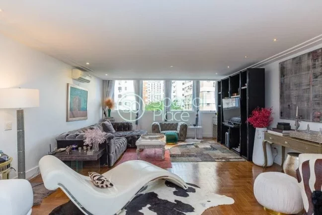 Imagem Apartamento com 180m², reformado na parte plana do Jardim América. Possui piso em tacos de madeira...