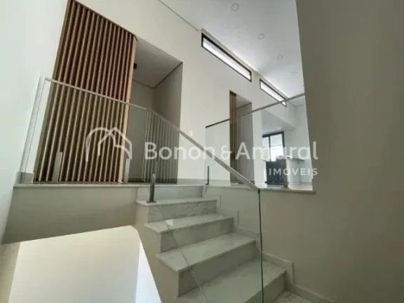 Imagem Lindo sobrado com 4 suítes, sendo uma master com jardim de inverno, outra no térreo, varanda. Espa...