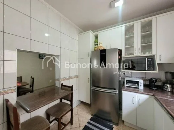 Imagem Lindo e espaçoso sobrado com uma área construída de 288 m². Esse imóvel possui todos os espaço...