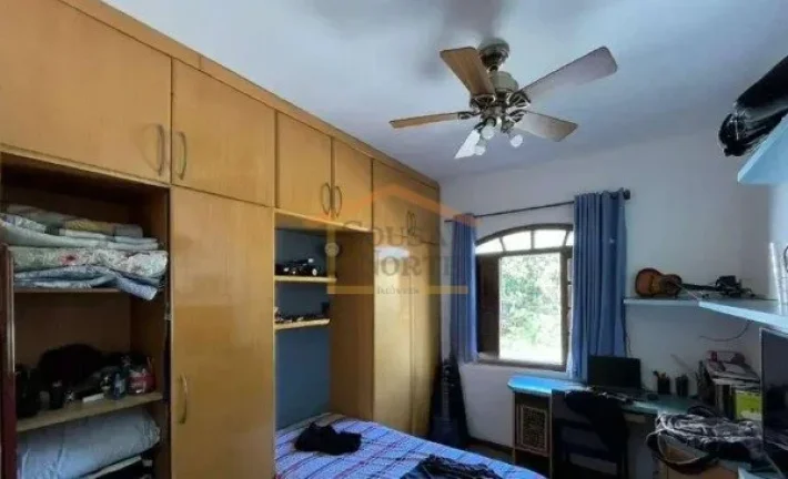 Imagem Sobrado com 208m². O imóvel possui 4 dormitórios, todos mobiliados, sendo 3 suítes, além de sac...