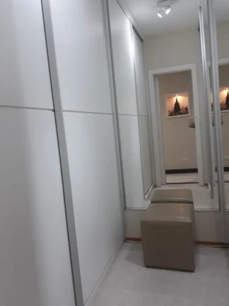 Imagem Apartamento 250 M², 3 Quartos, 3 Suítes, 5 Banheiros, 4 Vagas, Varanda, Lavabo, Piscina, Academia, Brinquedoteca, Quadra, Playground, Brinquedoteca.