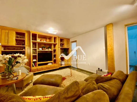 Imagem VENDE-SE CASA COM PISCINA SENDO 3 DORMITÓRIOS COM 1 SUÍTE