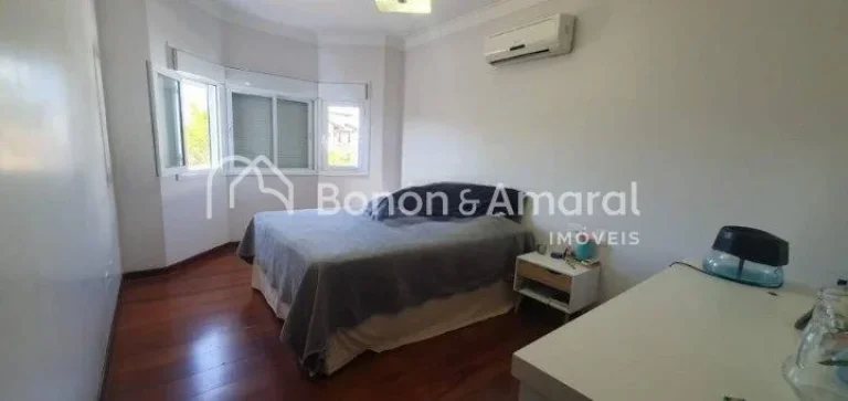 Imagem Lindo e confortável sobrado, com projeto moderno. A residência possui piso térreo com Hall de ent...