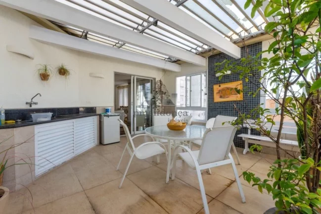 Imagem Excelente cobertura duplex, com área de lazer privativa e 03 vagas de garagem.