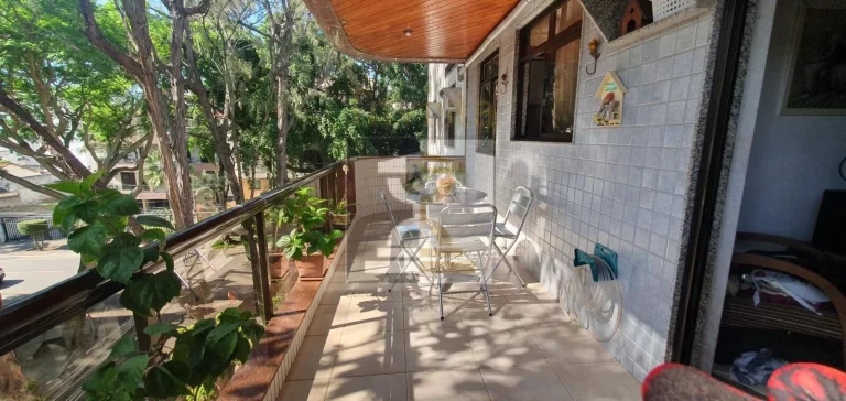 Imagem Recreio dos Bandeirantes - Apartamento 2Q e 2V junto à praia - 102 m2
