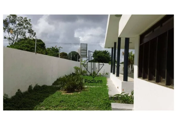 Imagem Excelente imóvel comercial, projeto de arquiteto, posição privilegiada no Bairro Altiplano -