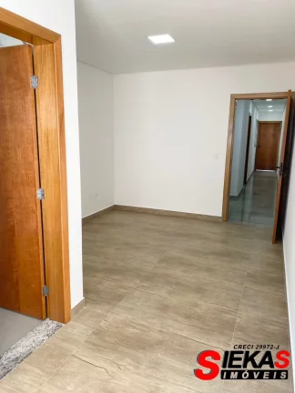 Imagem Imperdível oportunidade de adquirir uma casa de luxo em São Paulo-SP, na Vila Salete! 3 quartos, 3 suítes, 2 salas, 4 banheiros, 4 vagas de garagem e 200m² de área.
