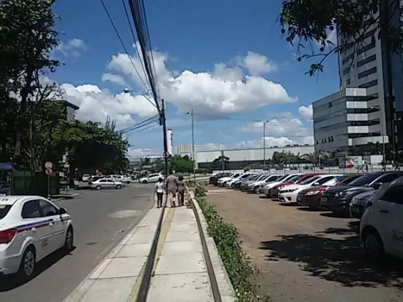 Imagem Garagem, 400m2, à venda em Salvador, Caminho das Árvores