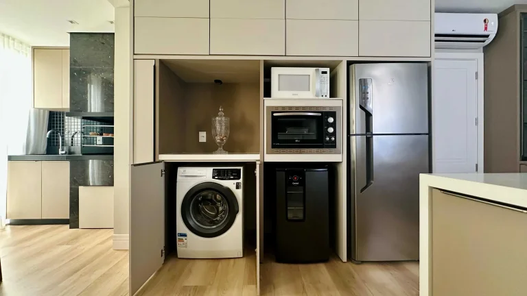 Imagem Apartamento com 2 dormitórios sendo 1 suíte e 1 vaga de garagem em Governador Celso Ramos/SC