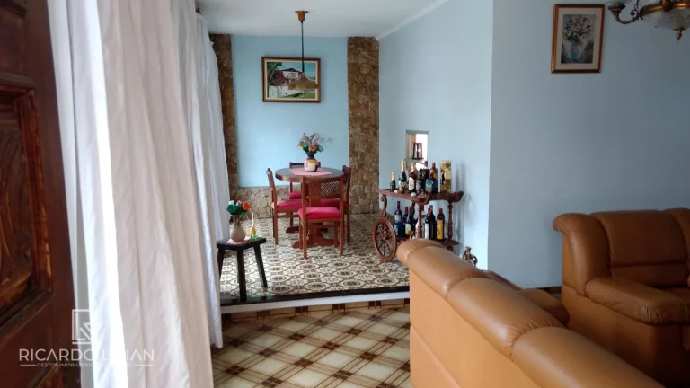 Imagem "Espetacular Casa Térrea na Vila Rosália, Guarulhos: Um Oásis Junto ao Lago dos Patos!"