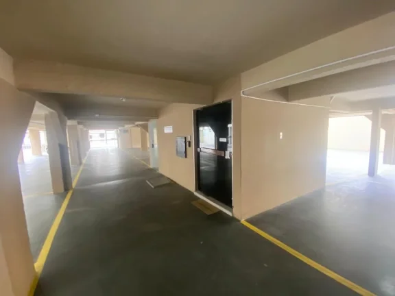 Imagem Apartamento mobiliado com churrasqueira a carvão e varanda na quadra mar na praia de Gravatá em Navegantes a venda pela Imobiliária Adriano Carpes