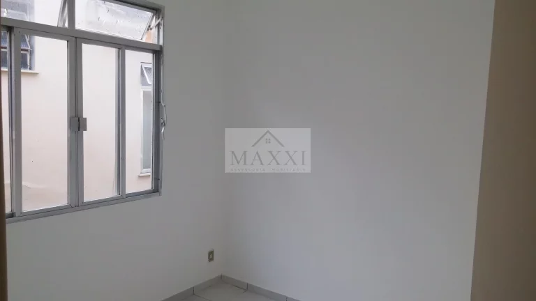 Imagem Casa Triplex para Locação no Conjunto Residencial Henriqueta – 2 Quartos e Garagem