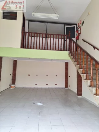 Imagem Galpão Comercial para Venda ou Locação em Praia Grande-SP, Bairro Caiçara: 1 Sala, 1 Banheiro, 64m² de Área.