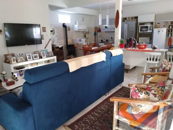 Imagem Casa-Sobrado, 2 pavimentos, por ótimo preço
