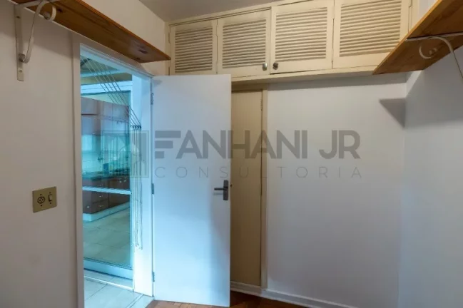 Imagem Imperdível: Apartamento para locação no Itaim Bibi, São Paulo-SP! 3 quartos, 1 suíte, 3 salas, 2 banheiros, 2 vagas de garagem e 160m² de área. Venha conferir!