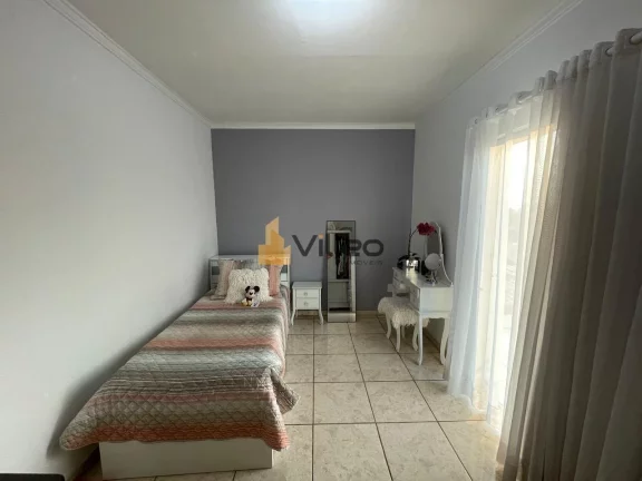 Imagem Descubra uma rara oportunidade de viver com elegância e praticidade em um sobrado moderno e bem dis...