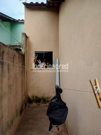 Imagem Casa no Antares, Zona Leste de Londrina | 3 Dormitórios, Sala, Cozinha Planejada, 2 Vagas de Garagem, 70m² de Área Útil | Oportunidade Imperdível!