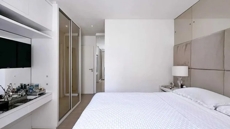 Imagem Apartamento com 4 dormitórios sendo 2 suítes e 2 vagas de garagem no centro de Balneário Camboriú