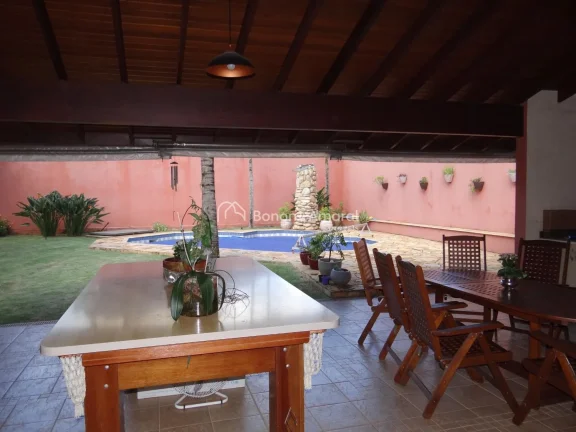 Imagem Linda casa rústica com acabamentos impecáveis, 4 suítes, sendo uma no térreo, para venda ou loca...