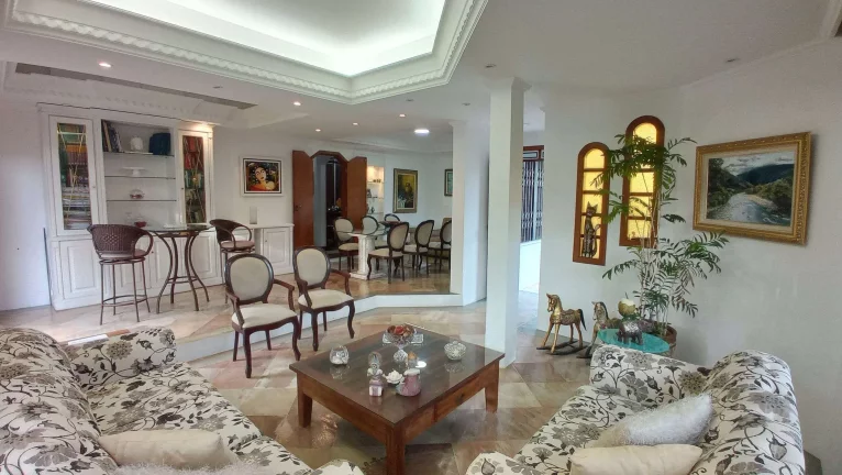 Imagem Casa com 4 Dormitórios à Venda, Área de 316 m2, Piscina, Edícula e Anexo - Santa Mônica, Florianópolis/SC
