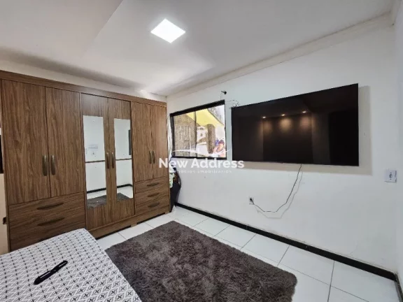 Imagem Duas casas com entradas independentes, 200m² de área construída. Ideal para morar com privacidade ou garantir renda extra com aluguel.