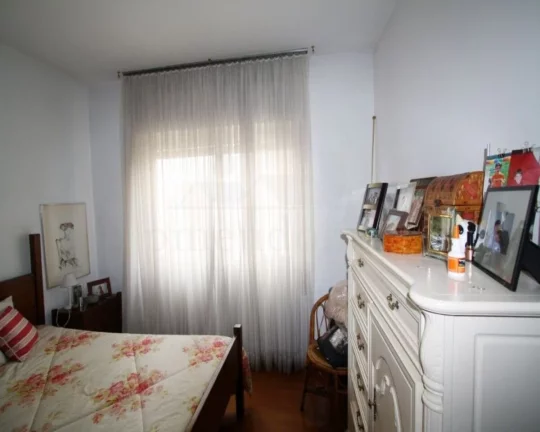 Imagem Apartamento amplo, bem distribuido, com living para dois ambientes, lavabo, 3 dormitórios sendo 1 s...