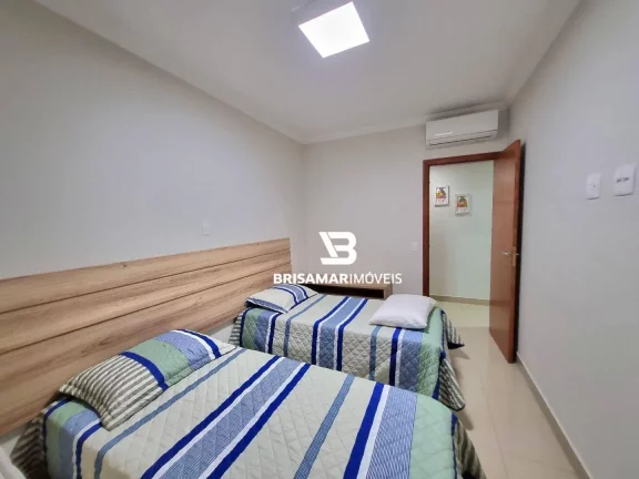 Imagem PITANGUEIRAS- LINDO APARTAMENTO TOTALMENTE REFORMADO E DECORADO , 02 VAGAS DE GARAGEM , UMA QUADRA MAR.