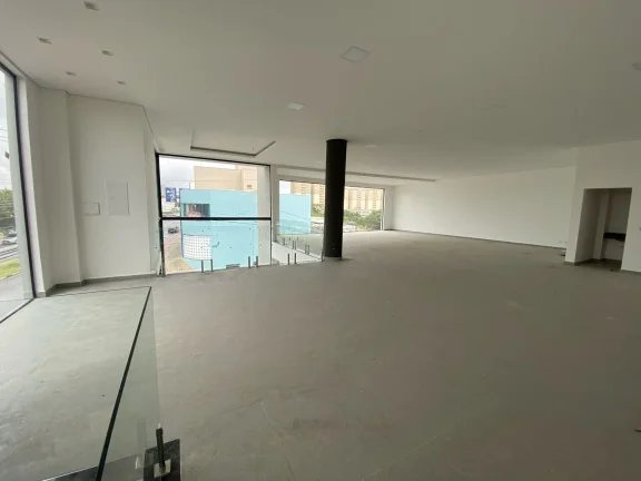Imagem Prédio Comercial de Alto Padrão para Locação em Votorantim-SP, Parque Bela Vista: 2 Salas, 3 Banheiros, 10 Vagas, 724 m².