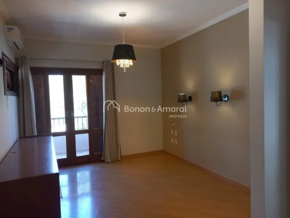 Imagem Encante-se com esta belíssima casa que oferece 4 suítes, incluindo uma suíte master com hidro e d...