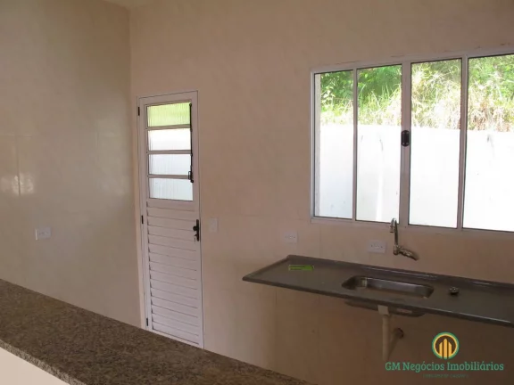 Imagem Linda casa térrea 3 dormitórios sendo 1 suíte com pisos quintal e 2 vgs