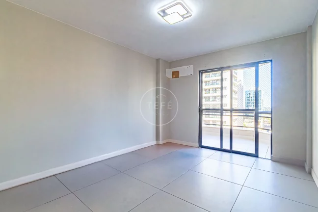 Imagem APARTAMENTO REFORMADO com 3 QUARTOS no CONDOMÍNIO GRAND PRIX - Barra Olímpica
