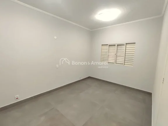 Imagem Casa Comercial para Locação, 6 salas, 4 vagas, saída para a Rod.D.Pedro e Shopping Galleria
Casa ...