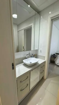 Imagem Apartamento com 1 suíte master e 1 demi próximo ao passeio São Miguel em Balneário Camboriú