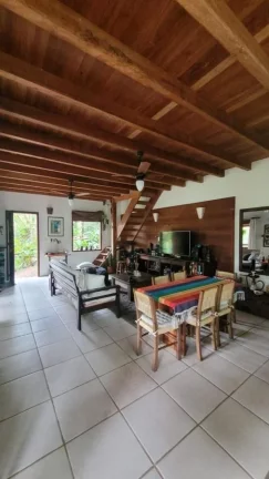 Imagem Imóvel à Venda na Praia do Rosa: Casa com Vista para o Vale, 4 Quartos, 770m² de Terreno!