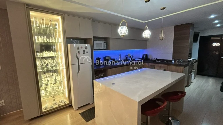 Imagem Lindo sobrado com 200m² de construção em terreno de 200m².
São 3 dormitórios, todos suítes, g...