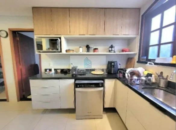 Imagem Casa de Luxo à Venda em Maria Paula, Niterói-RJ: 4 Quartos, 1 Suíte, 2 Salas, 3 Banheiros, 3 Vagas de Garagem