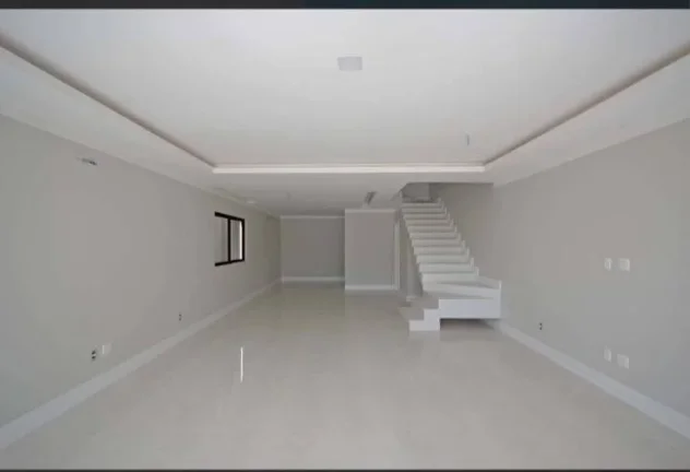 Imagem Casa Triplex Condomínio Interlagos de Itaúna