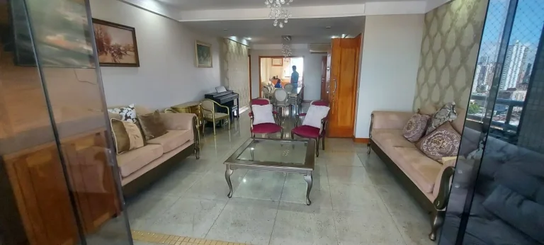 Imagem Luxuoso e requintado apartamento no Ed. Village Premium