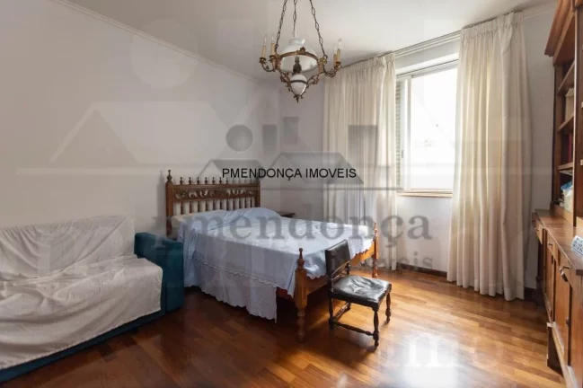 Imagem Belíssimo apartamento, amplo e bem distribuído, totalmente reformado, living para 02 ambientes, te...