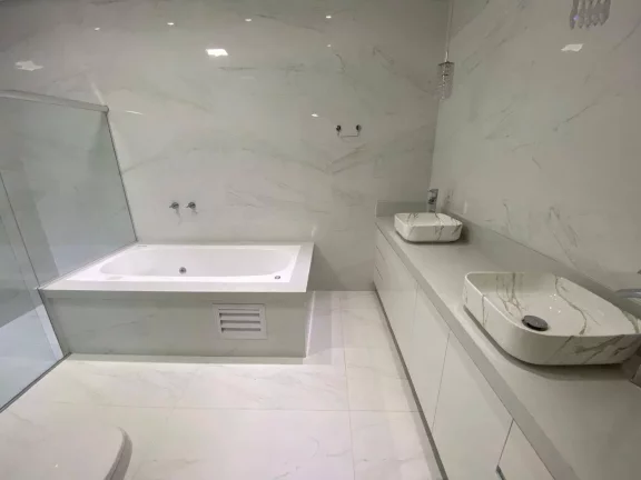 Imagem Casa nova com 3 suítes no Condomínio Acapulco