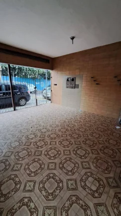 Imagem Casa 2 Dormitórios - C/ Vaga de Garagem