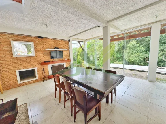 Imagem Linda casa de vidro à venda no Clube da Montanha, em Atibaia